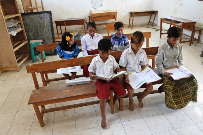 SISWA BELAJAR SENDIRI TANPA GURU