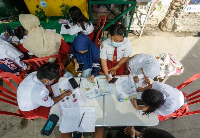 selatan-pembelajaran-daring-meskipun-PTM-sudah-berlangsung-di-sekolah-diptawahyu8-1